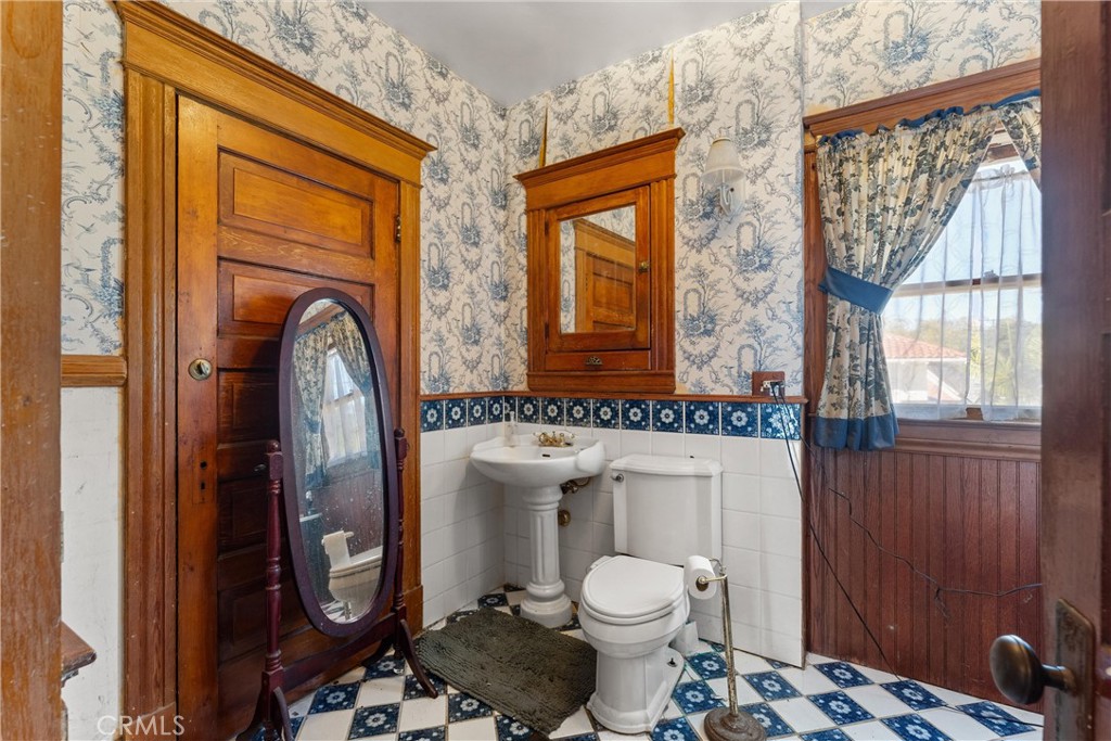 1106 North Spurgeon Street