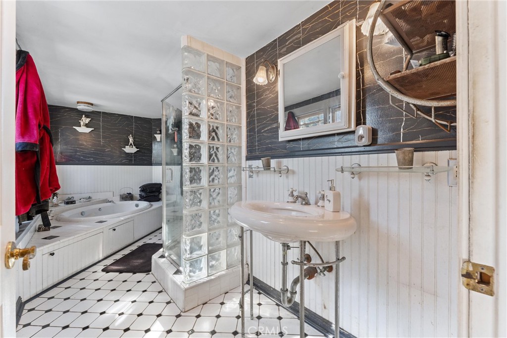 1106 North Spurgeon Street