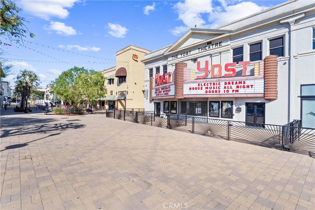 1106 North Spurgeon Street