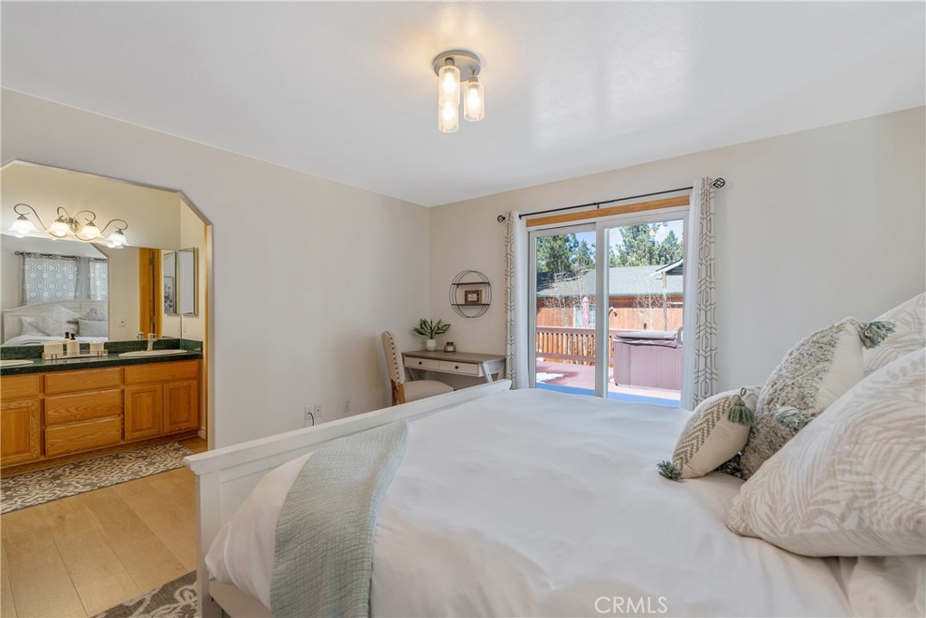 537 E Fairway Blvd
