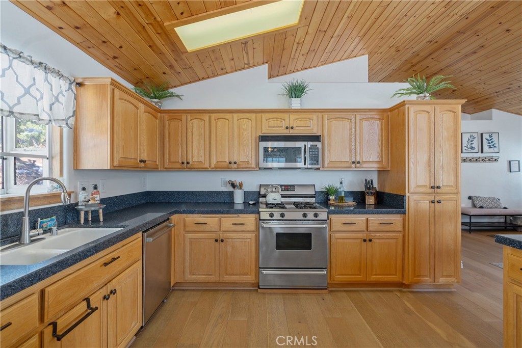 537 E Fairway Blvd