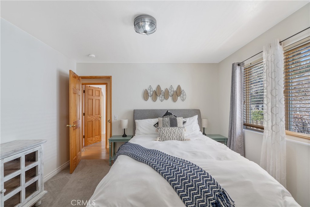 537 E Fairway Blvd