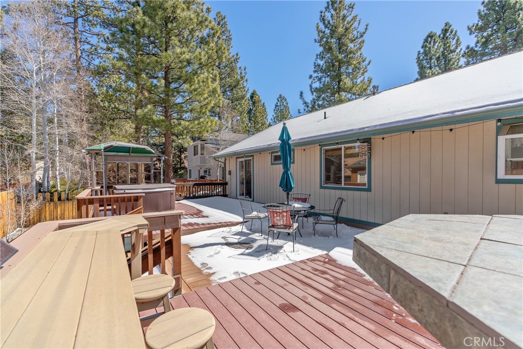 537 E Fairway Blvd