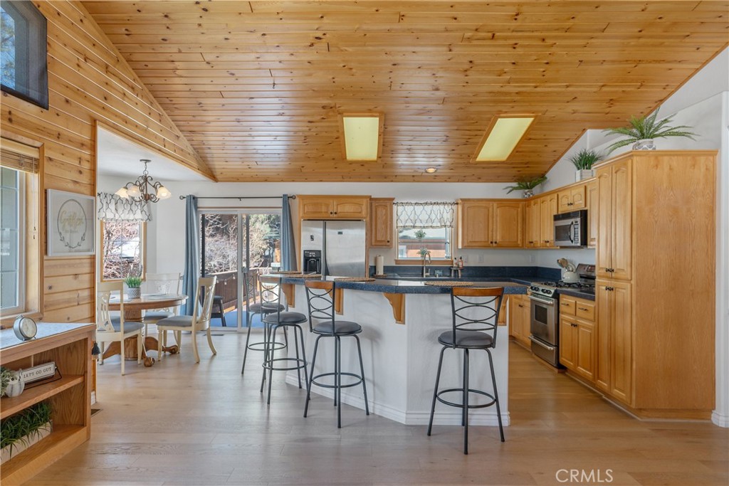 537 E Fairway Blvd