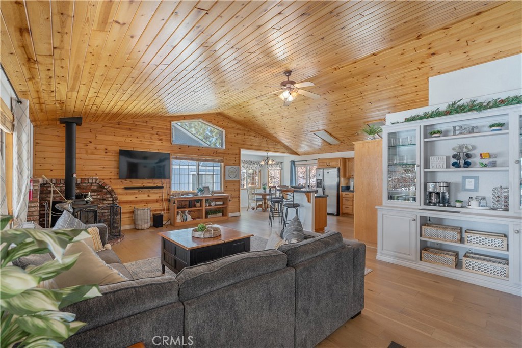 537 E Fairway Blvd