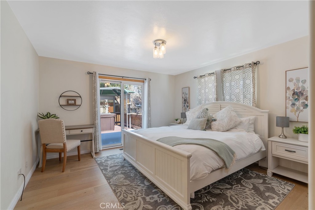 537 E Fairway Blvd