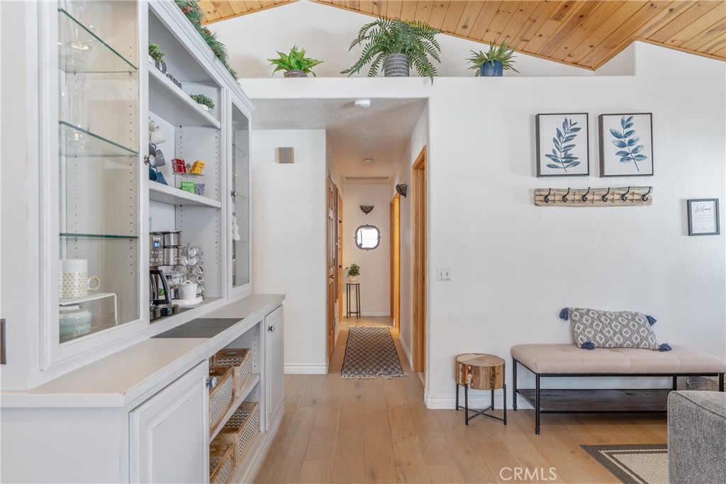 537 E Fairway Blvd