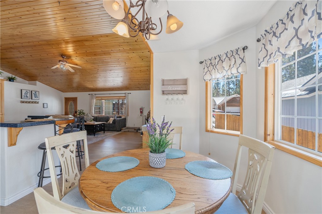 537 E Fairway Blvd