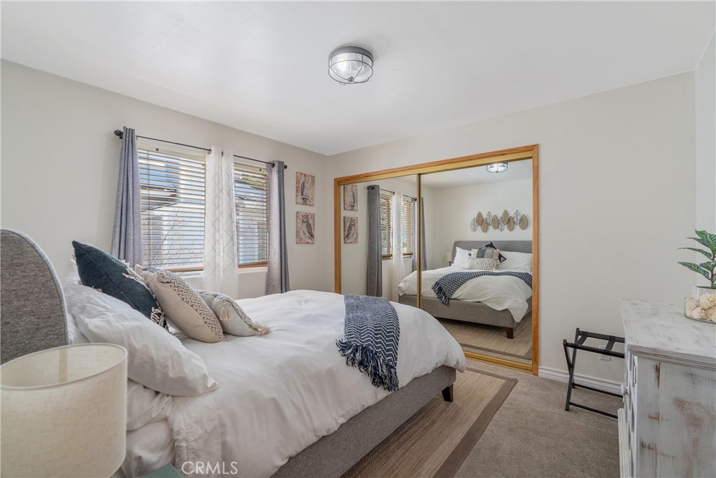537 E Fairway Blvd