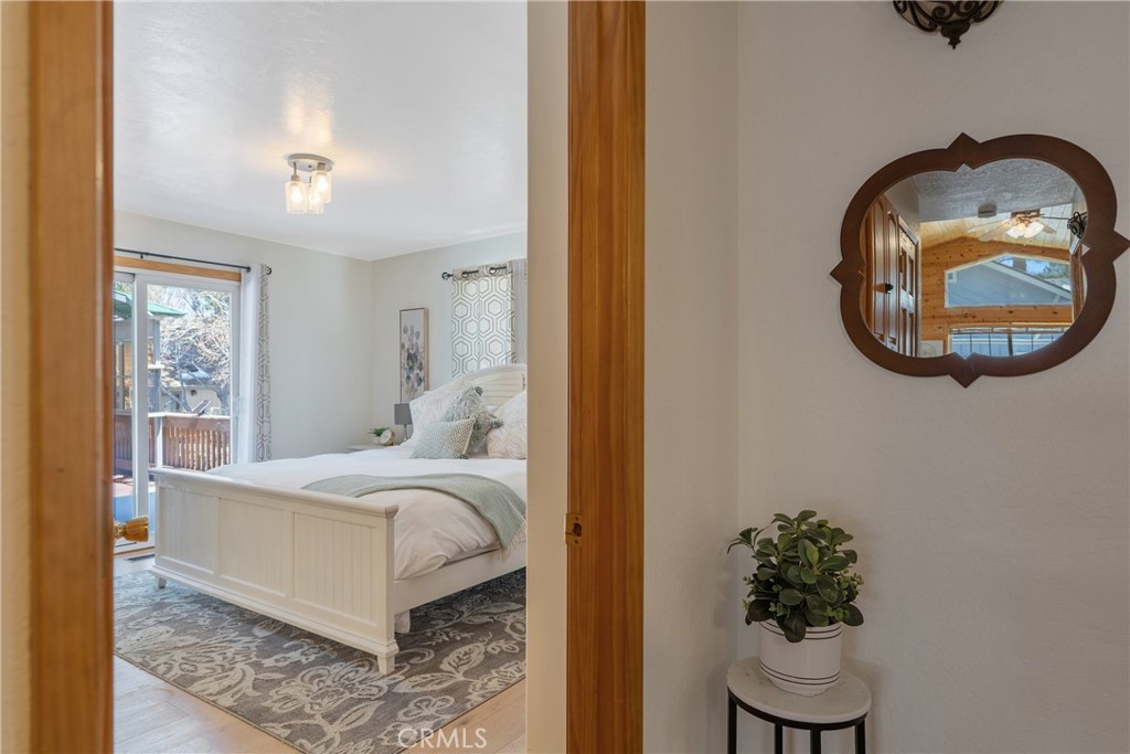 537 E Fairway Blvd