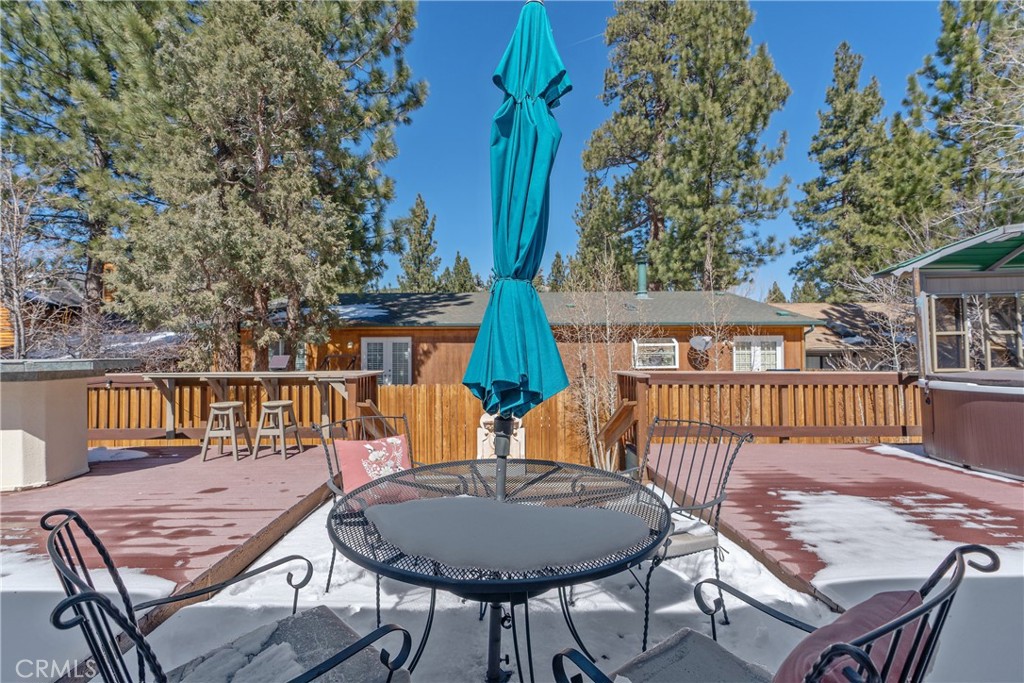 537 E Fairway Blvd