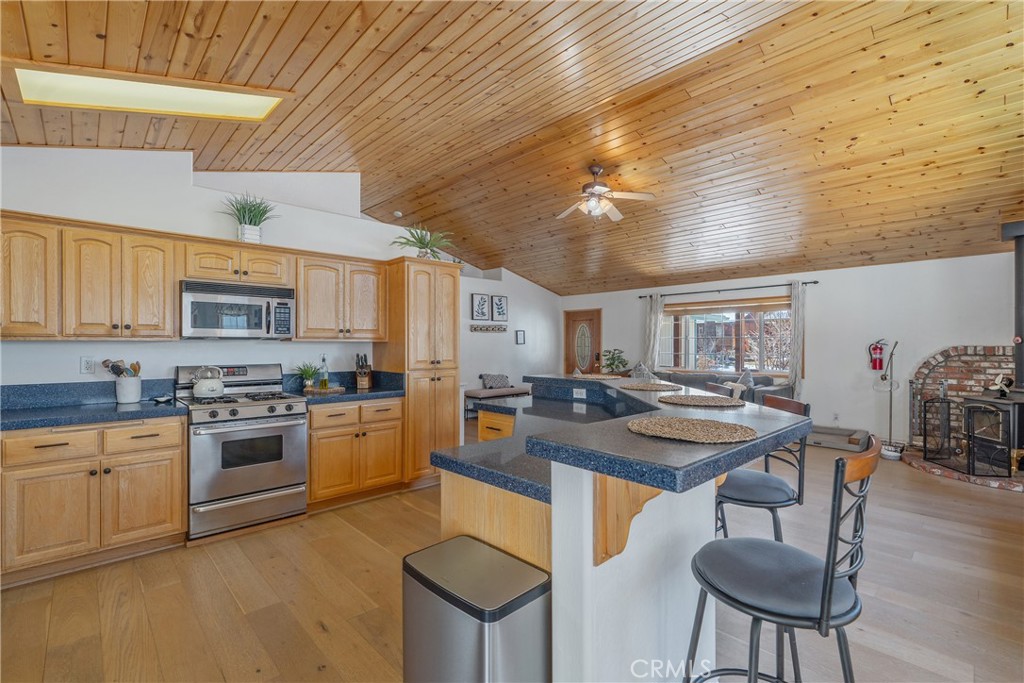 537 E Fairway Blvd