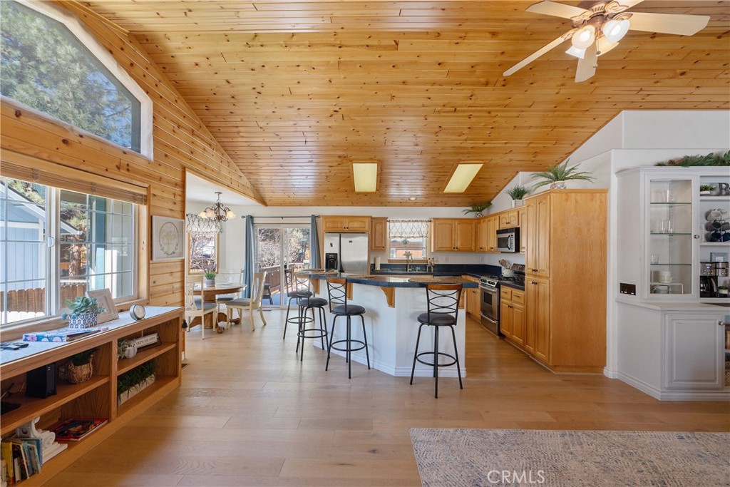 537 E Fairway Blvd