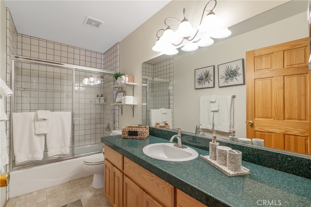 537 E Fairway Blvd