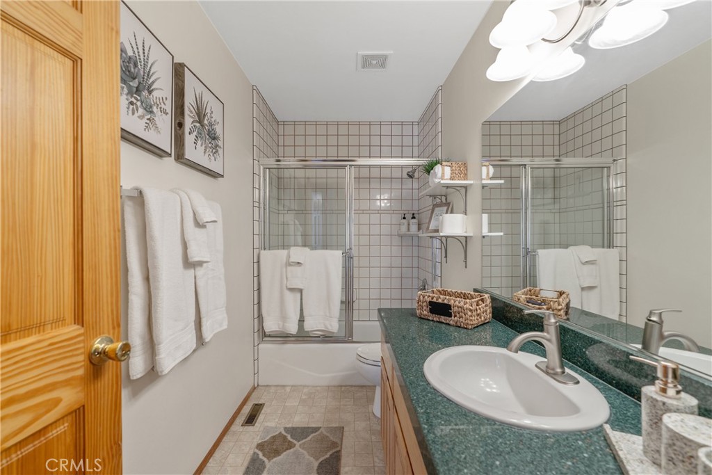 537 E Fairway Blvd