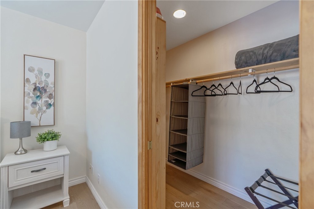 537 E Fairway Blvd
