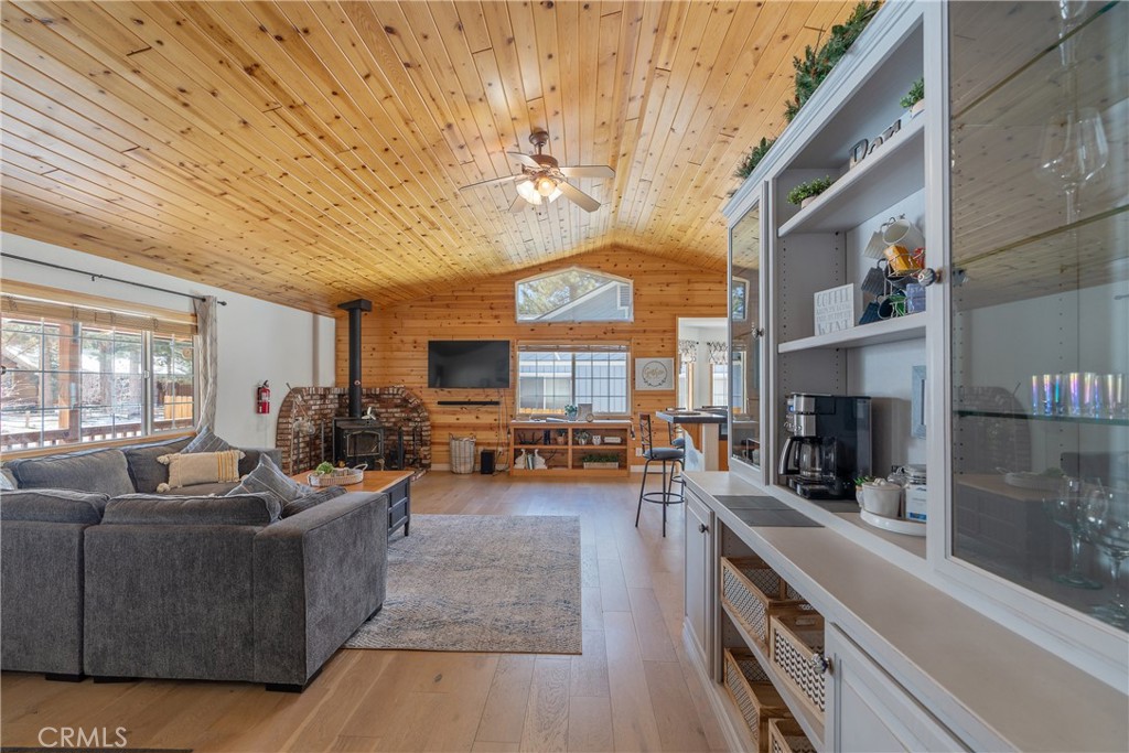 537 E Fairway Blvd