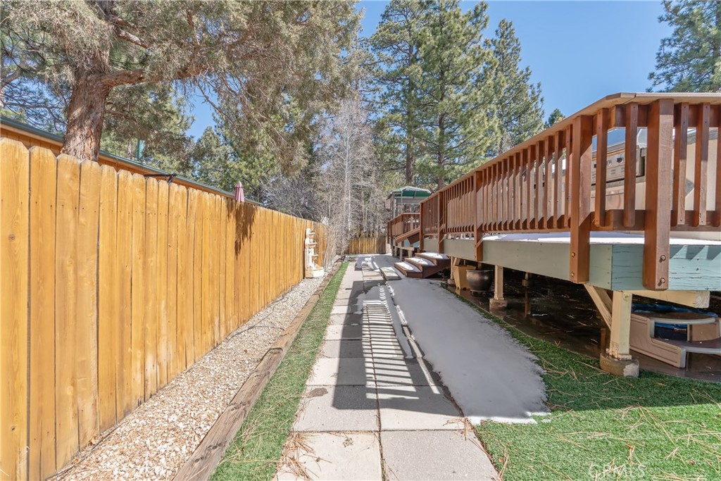 537 E Fairway Blvd