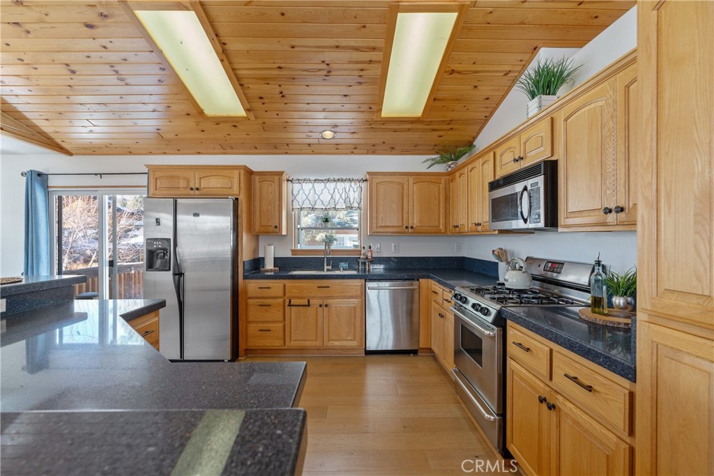 537 E Fairway Blvd