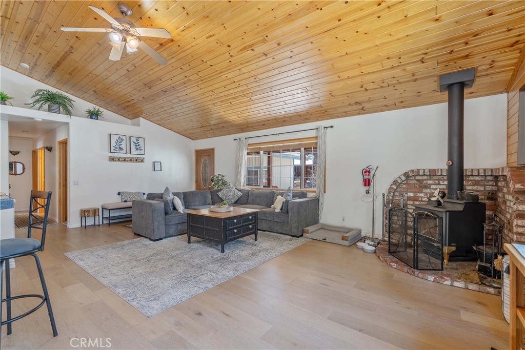 537 E Fairway Blvd