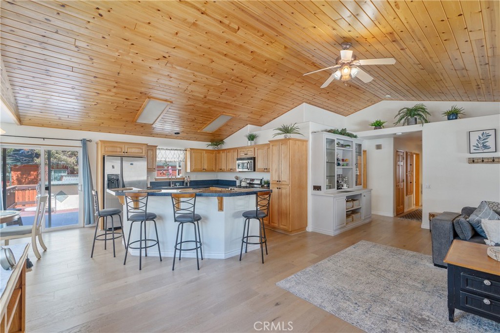 537 E Fairway Blvd