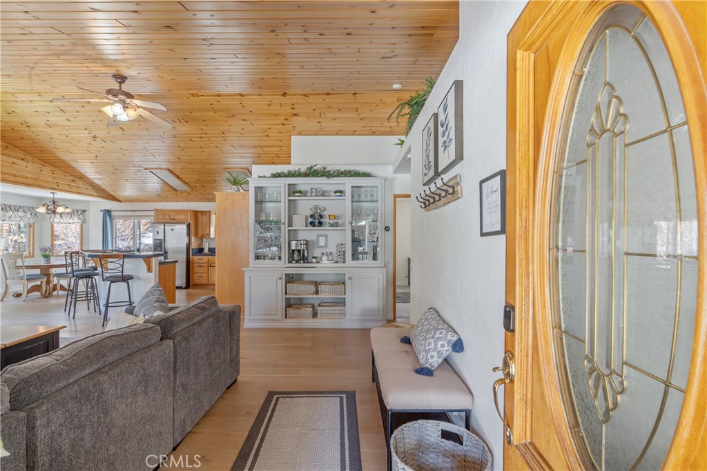 537 E Fairway Blvd