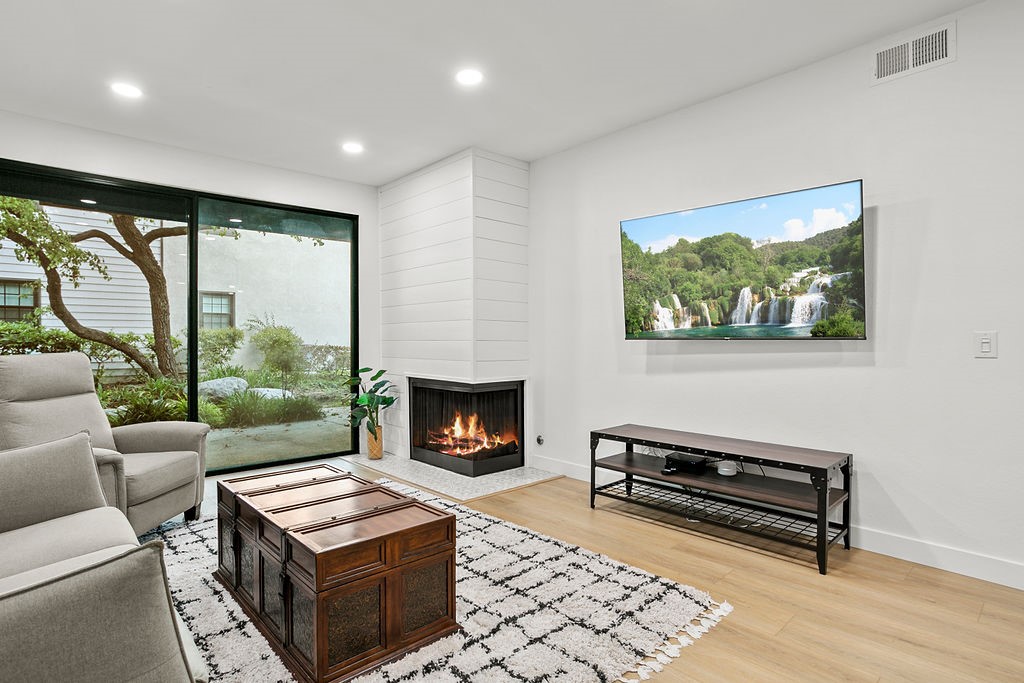 2534 W Macarthur Boulevard C