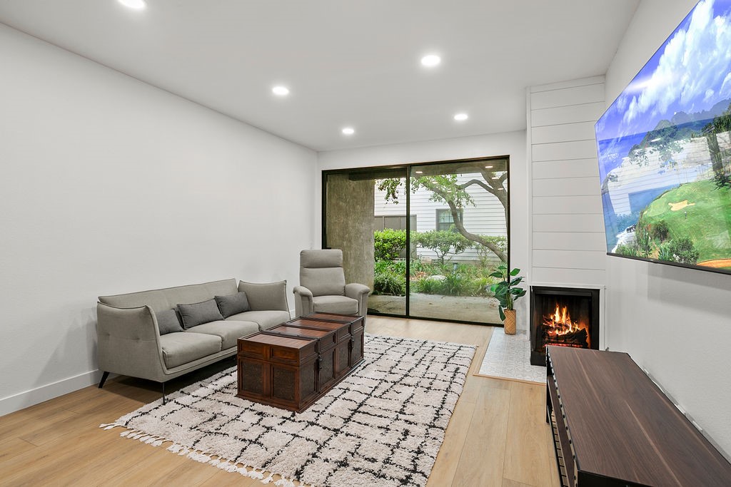 2534 W Macarthur Boulevard C