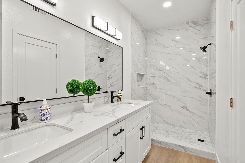 2534 W Macarthur Boulevard C