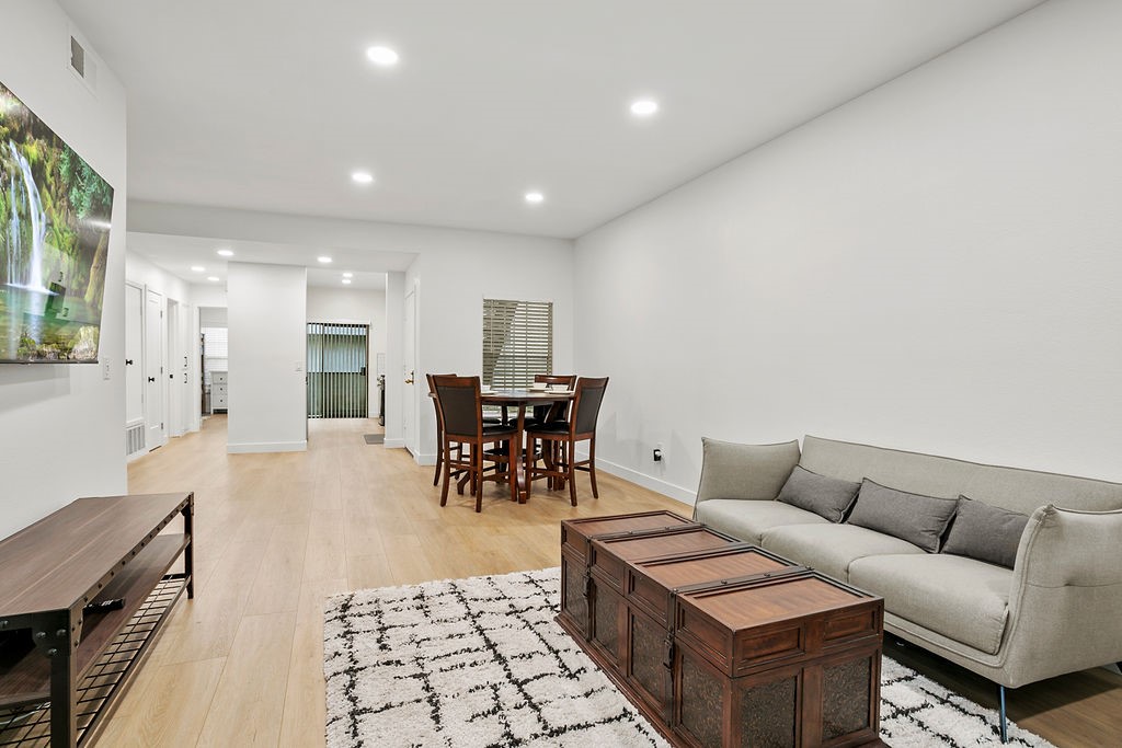 2534 W Macarthur Boulevard C