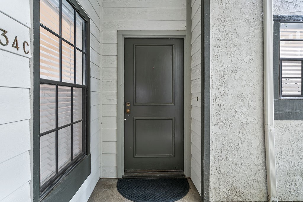 2534 W Macarthur Boulevard C