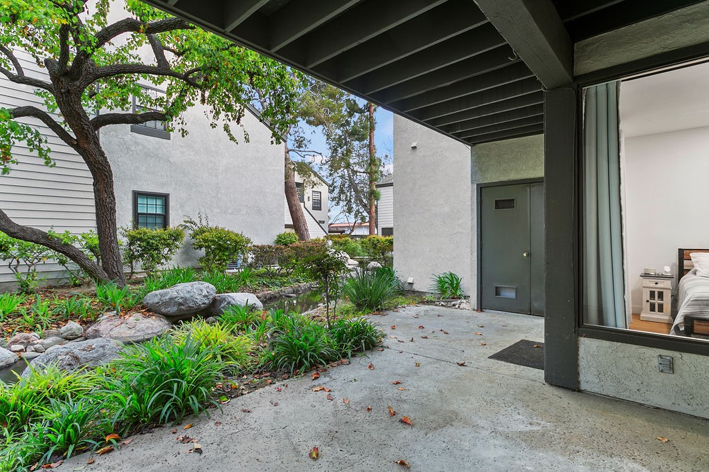 2534 W Macarthur Boulevard C