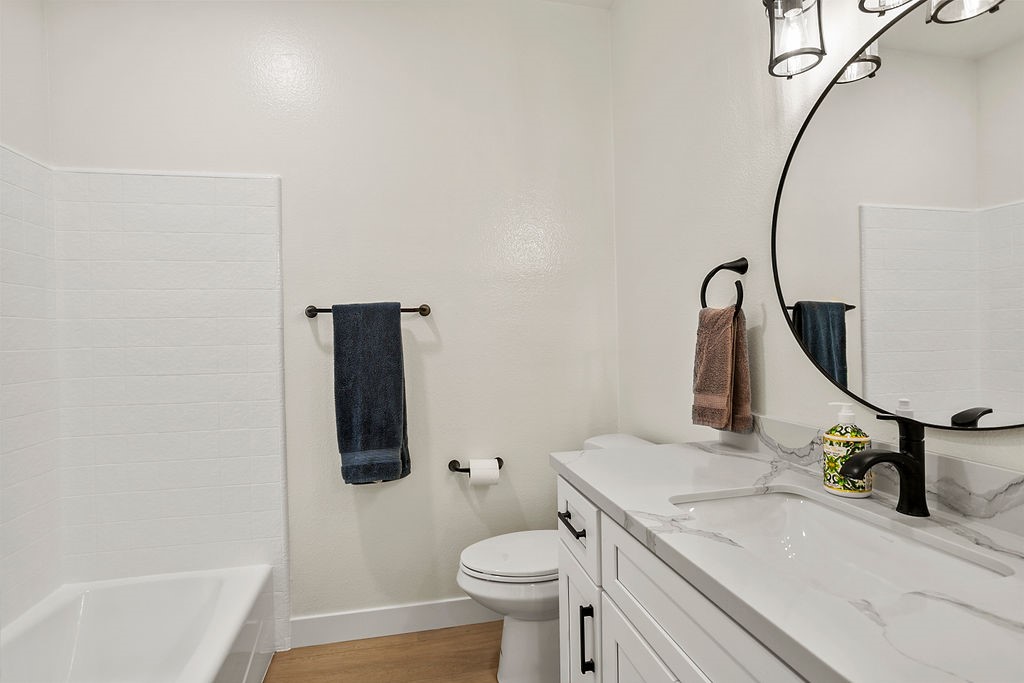 2534 W Macarthur Boulevard C