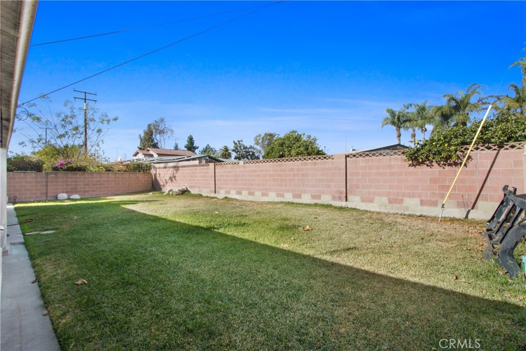 2425 W Palm Avenue