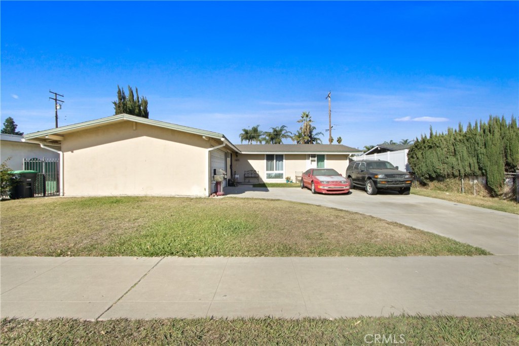 2425 W Palm Avenue