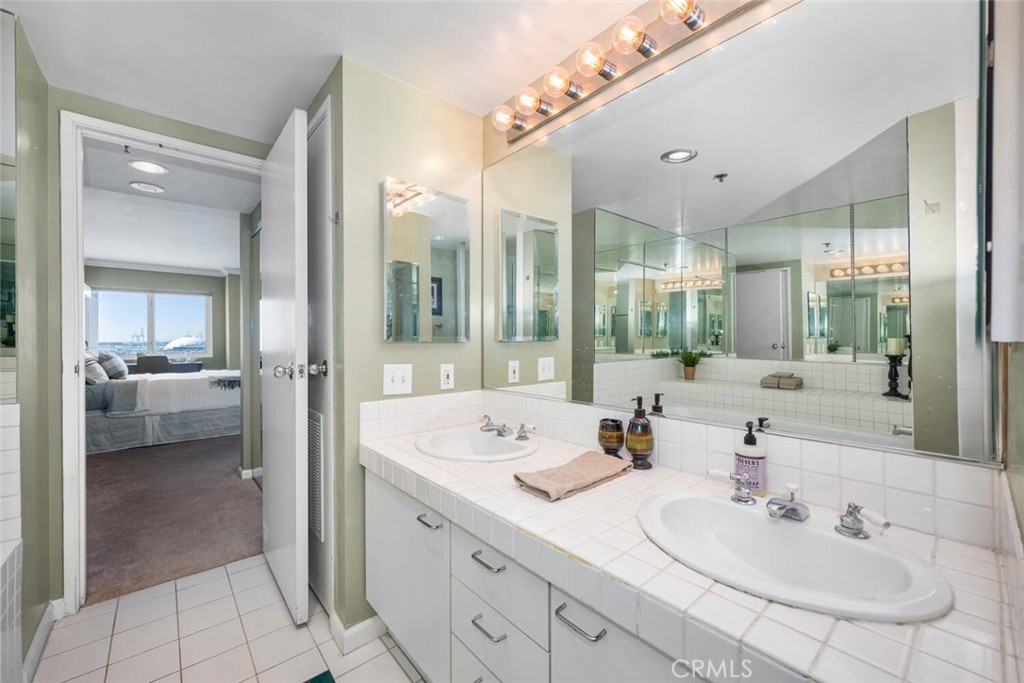 525 E Seaside Way 904