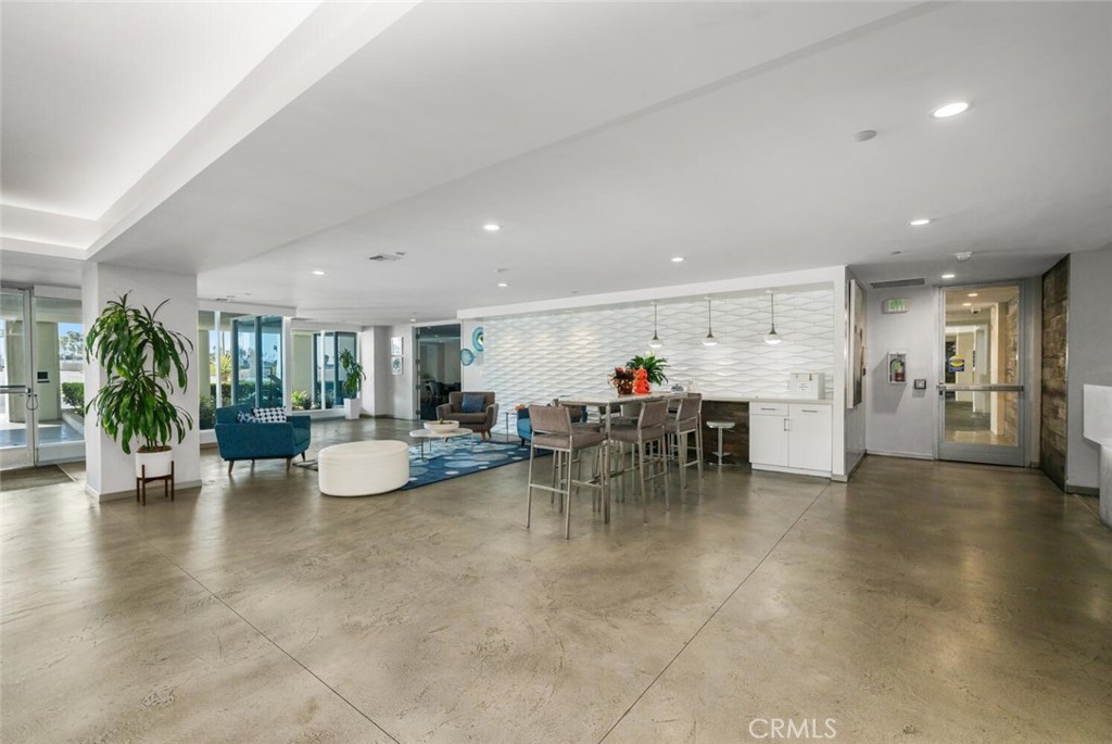 525 E Seaside Way 904