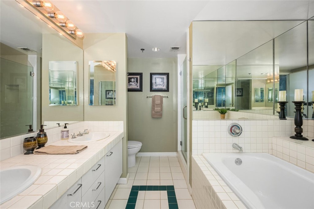 525 E Seaside Way 904