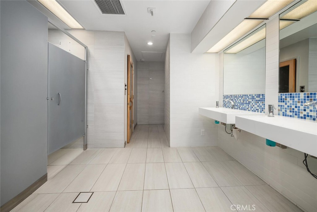 525 E Seaside Way 904