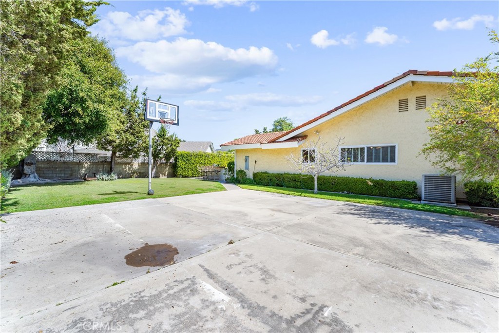 18231 Sharon Lane