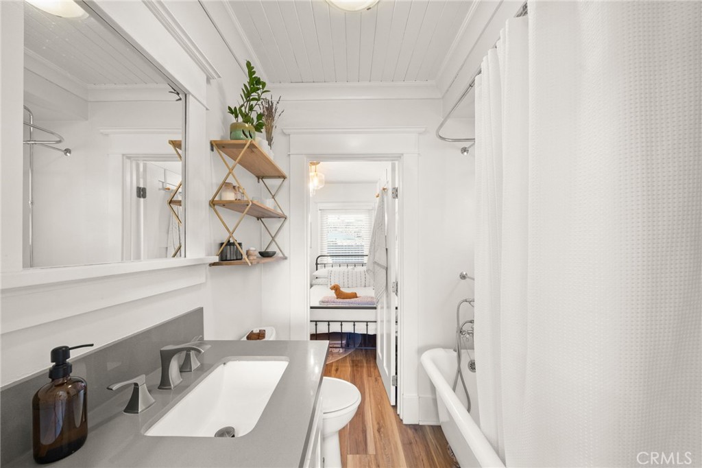 2534 East 14th Street