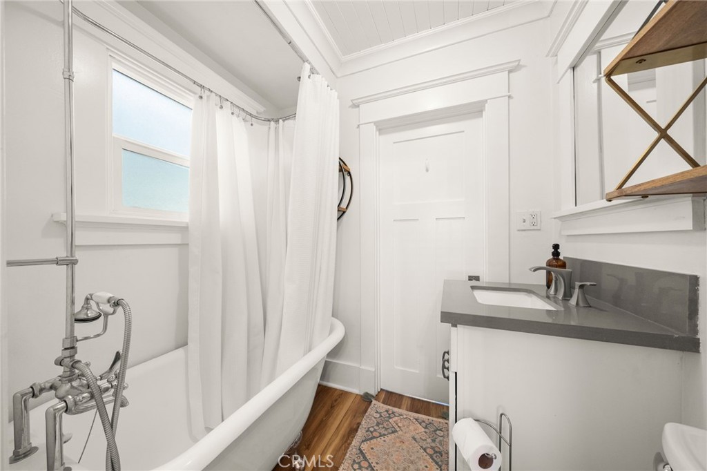 2534 East 14th Street