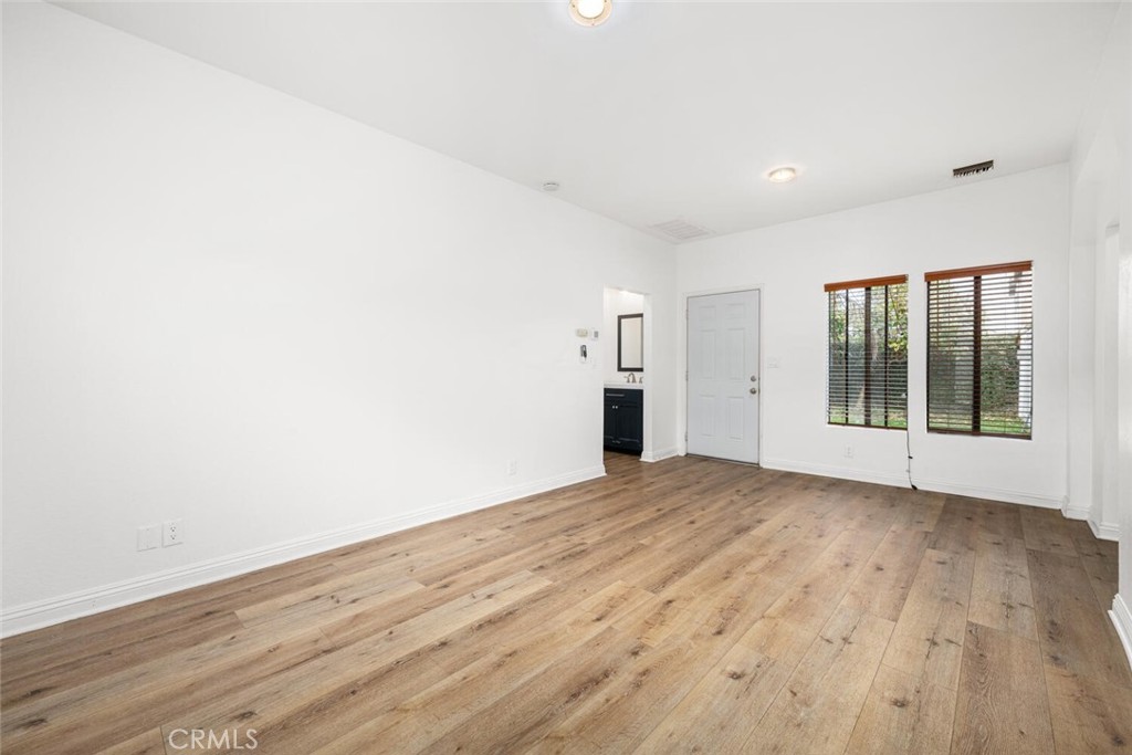 12101 Freeman Avenue