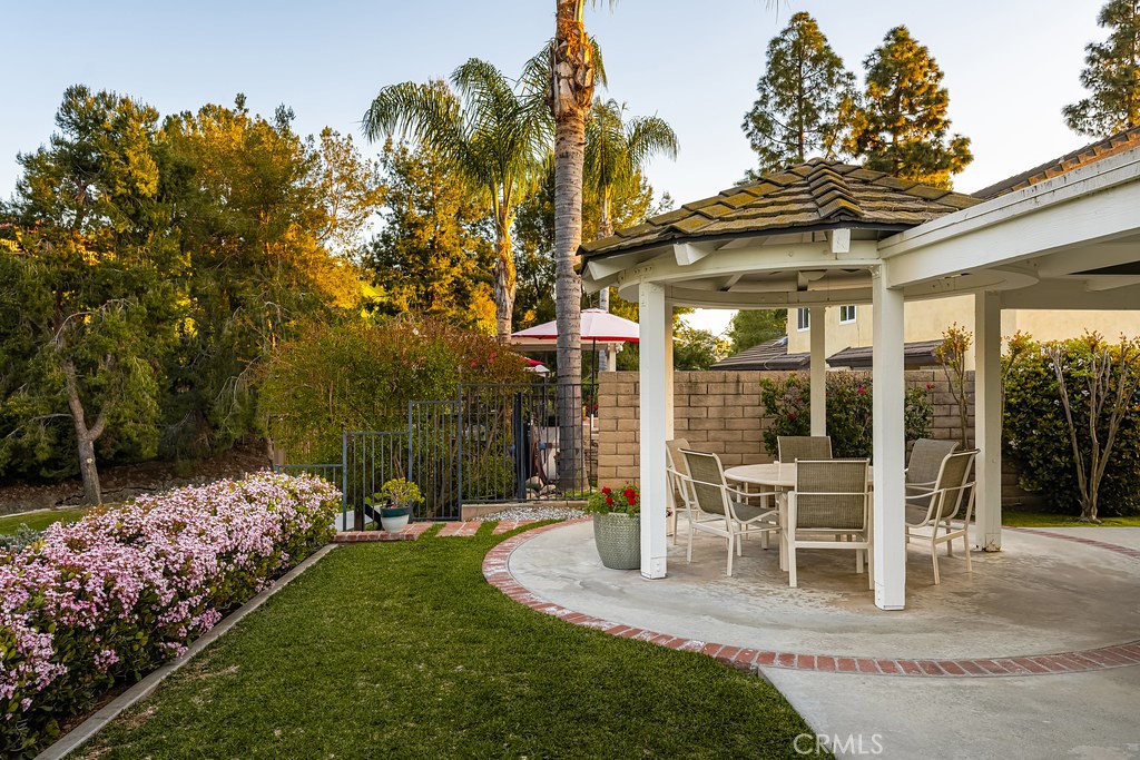 6152 Acacia Hill Drive