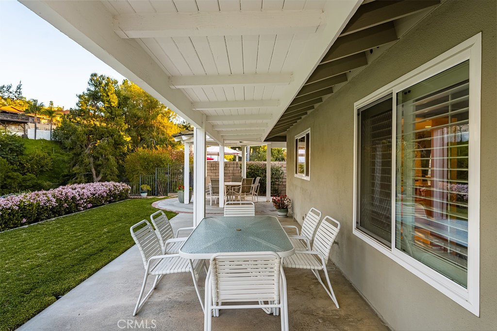 6152 Acacia Hill Drive