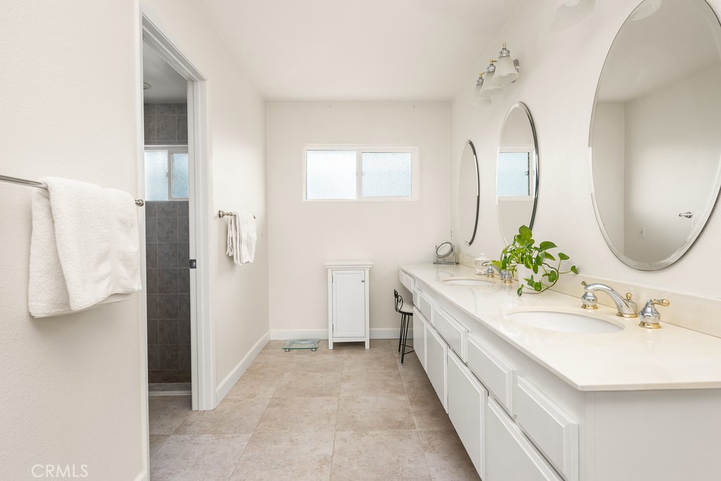 6152 Acacia Hill Drive