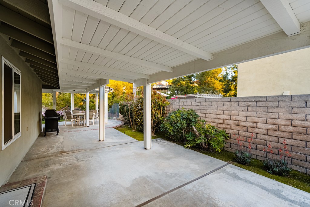 6152 Acacia Hill Drive