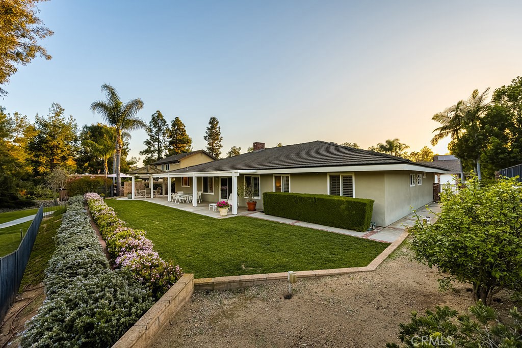 6152 Acacia Hill Drive