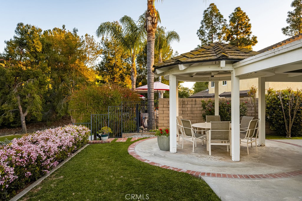 6152 Acacia Hill Drive