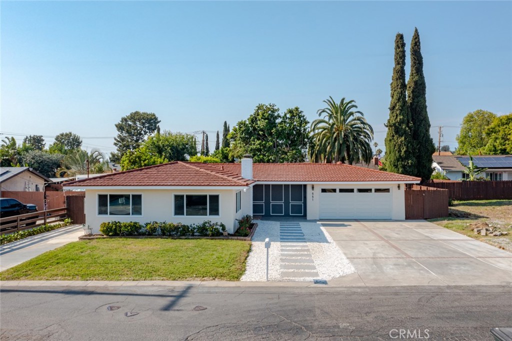 661 E Fellows Drive